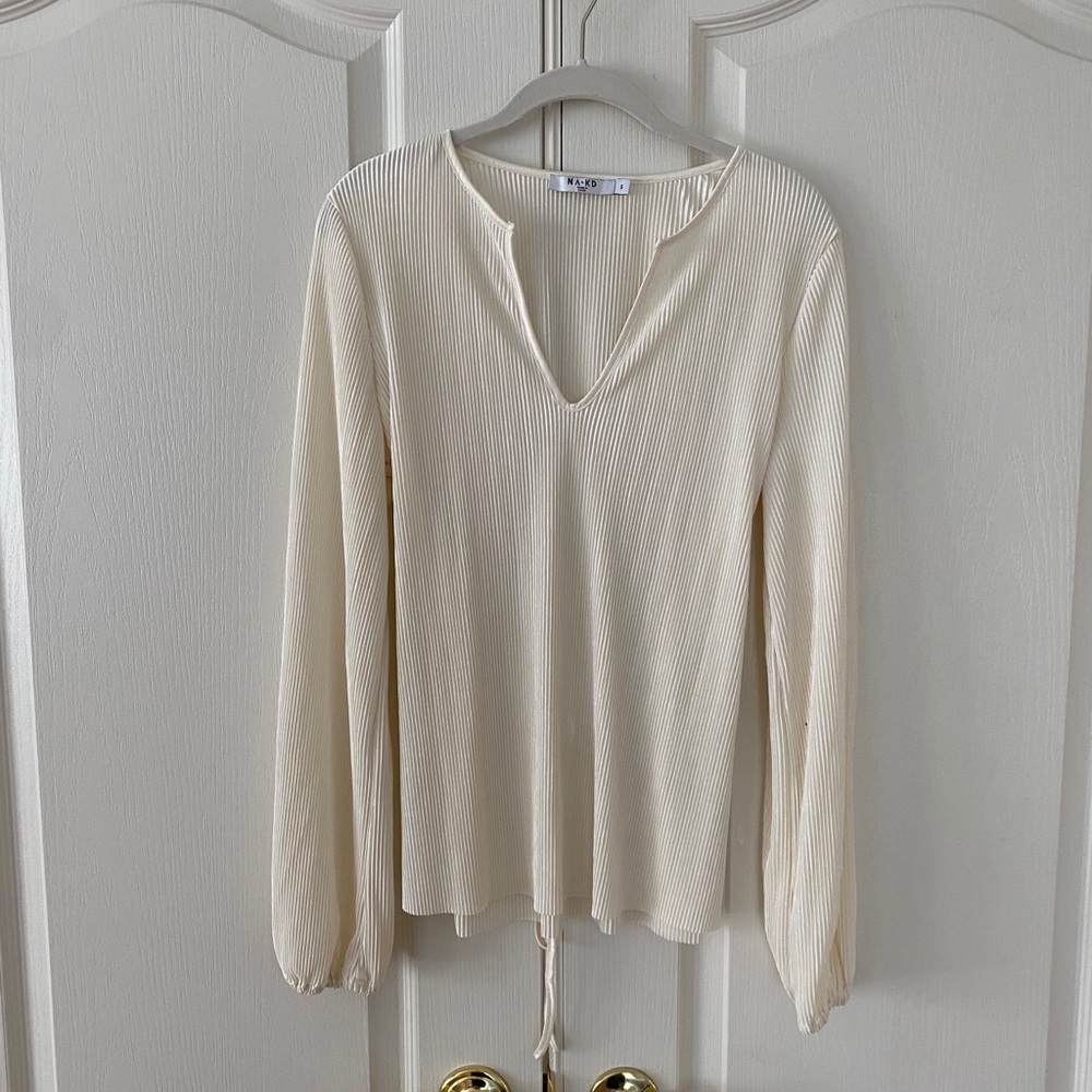 NWOT NA-KD V-neck Plisse Blouse